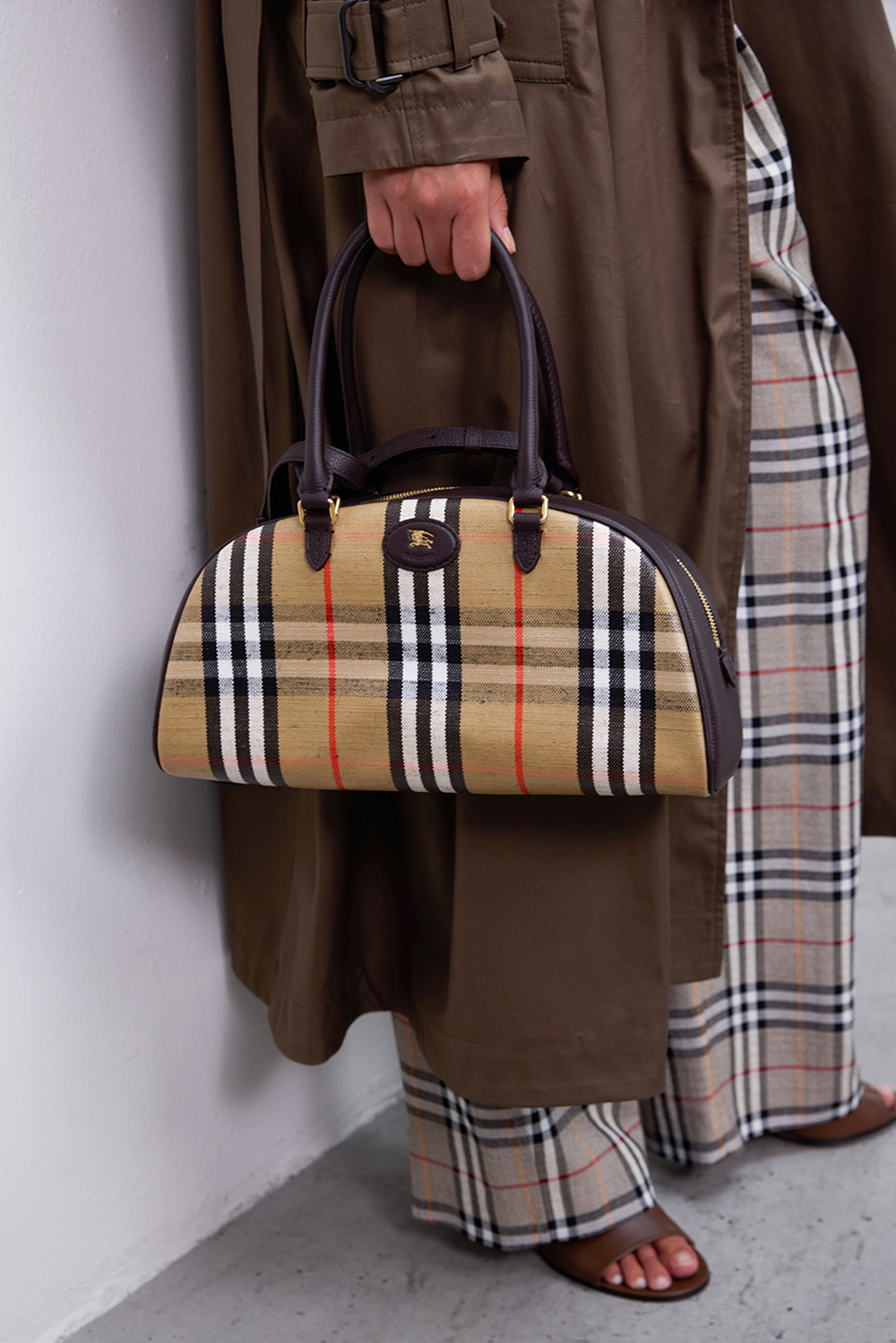 תמונת כל הלוק של תיק קרוסבודי באולינג היילנדס